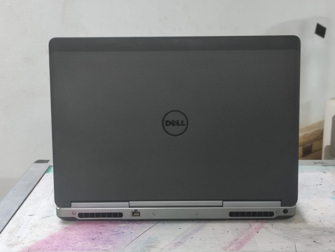 Dell Precision 7520 Core I7 6820HQ RAM 16GB – SSD 512GB – NIVIDIA 4G وحش الالعاب ( بيس 21 – فيفا 21 ) وبرامج ادوبي